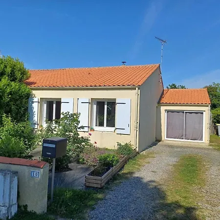 House With Enclosed Garden Without Neighbors And Jacuzzi Vakantiehuis